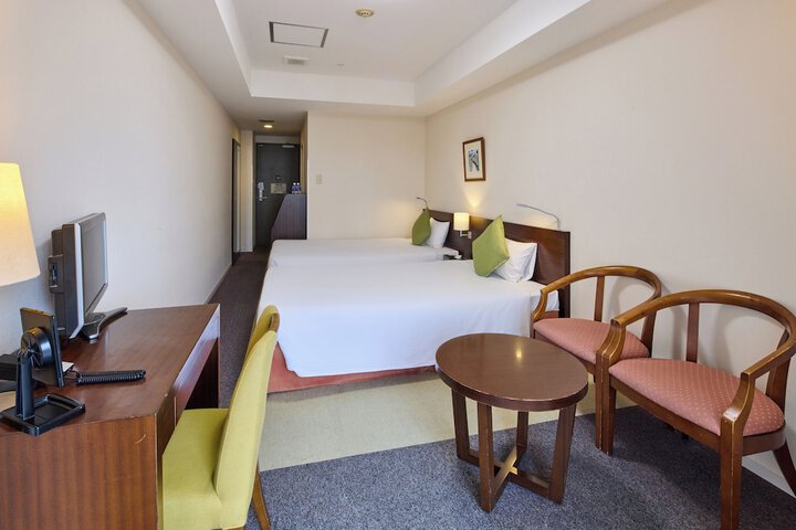 Room 5 of 92