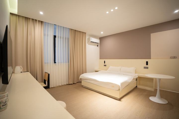 Room 37 of 49