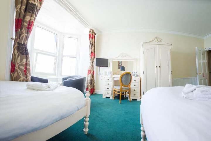 Room 15 of 33