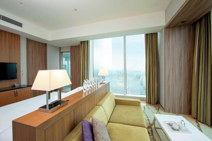 Room 25 of 76