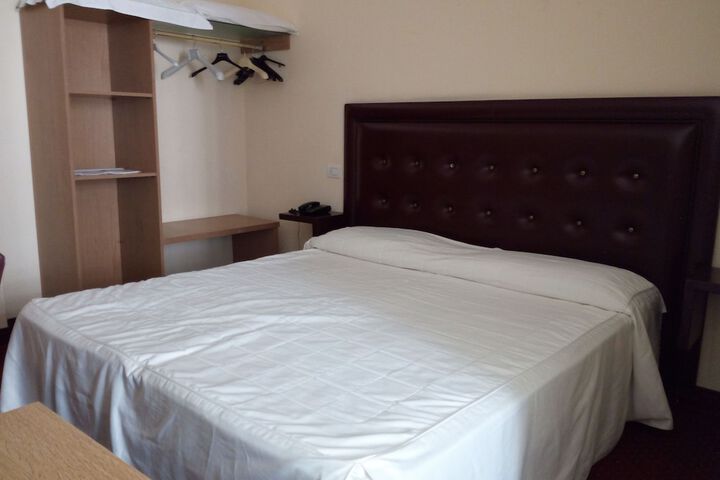 Room 11 of 50