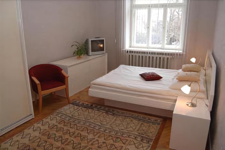 Room 2 of 40