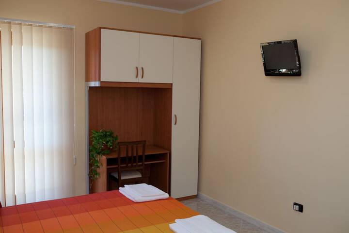 Room 6 of 46