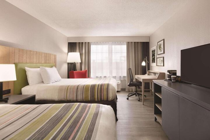 2 Queen Beds (1 of 9)