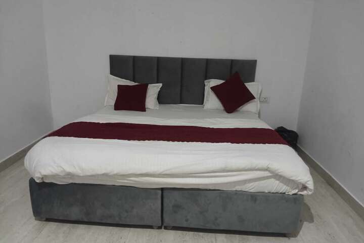 Room 3 of 10