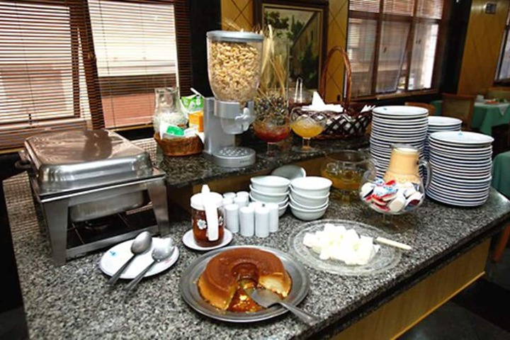 Breakfast/Coffee Service 33 of 40