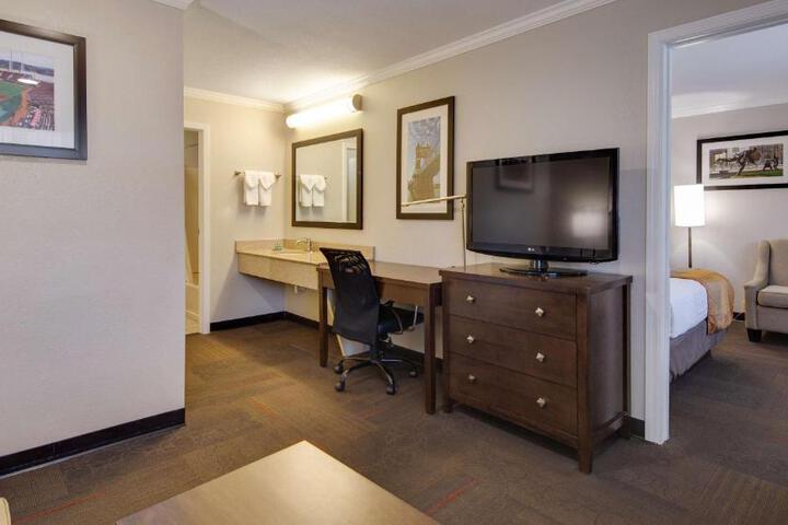 2 Double Beds (11 of 13)