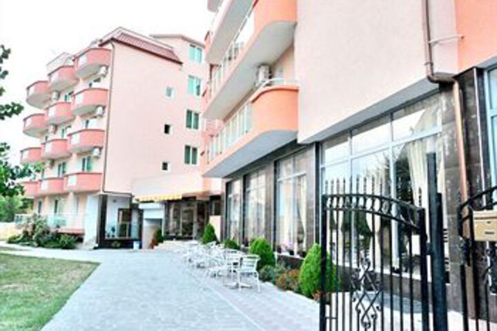 Hotel 5 of 41