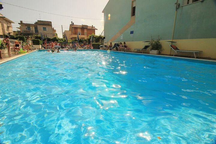 Pool 33 of 48