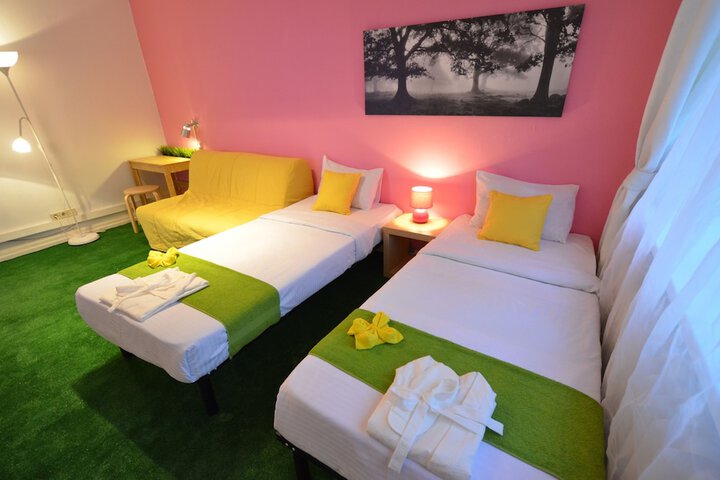 Room 10 of 27