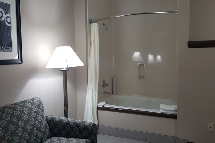 Jetted tub