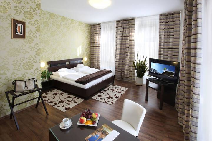 Room 8 of 41