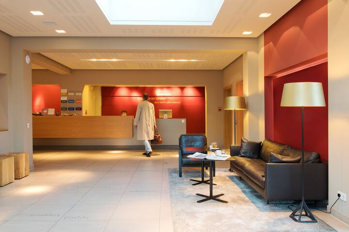 Entrance & Lobby