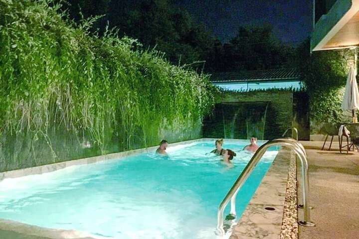 Pool 44 of 83