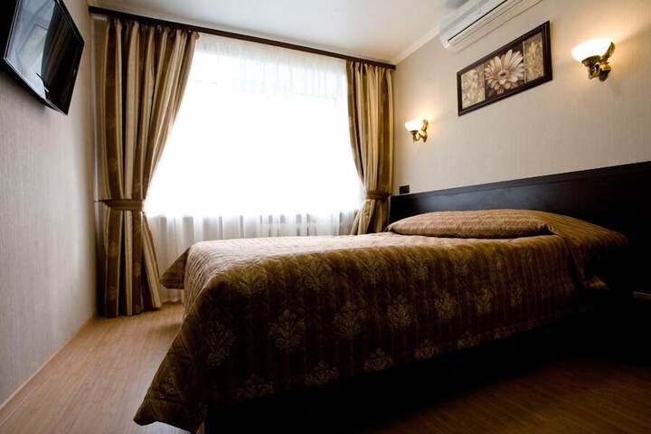Room 32 of 93