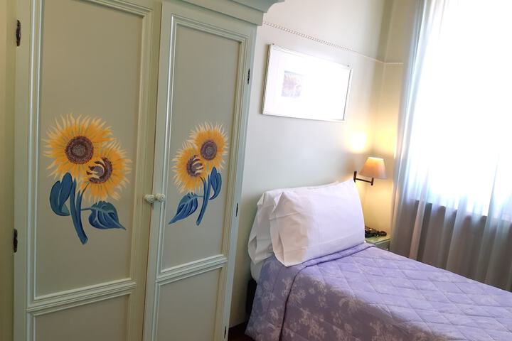 Room 34 of 76