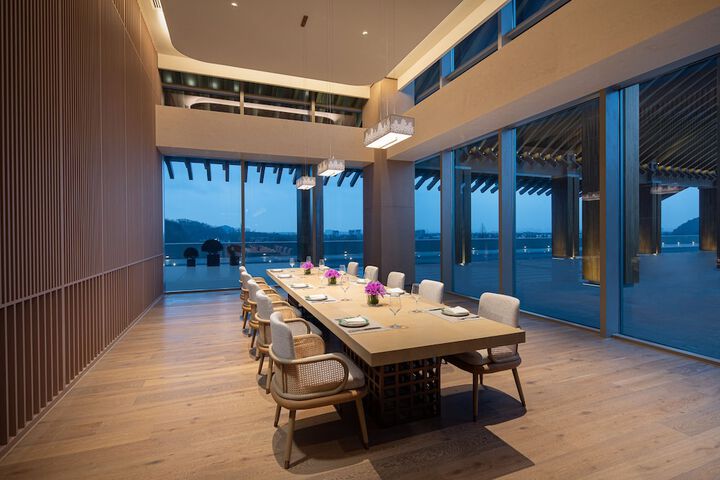 Dining 48 of 64