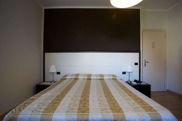 Room 2 of 26