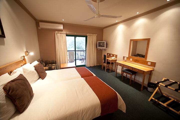Room 3 of 37
