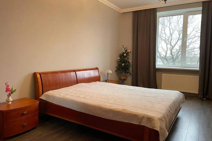 Room 4 of 14