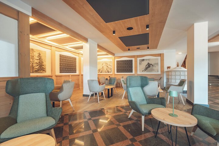 Entrance & Lobby