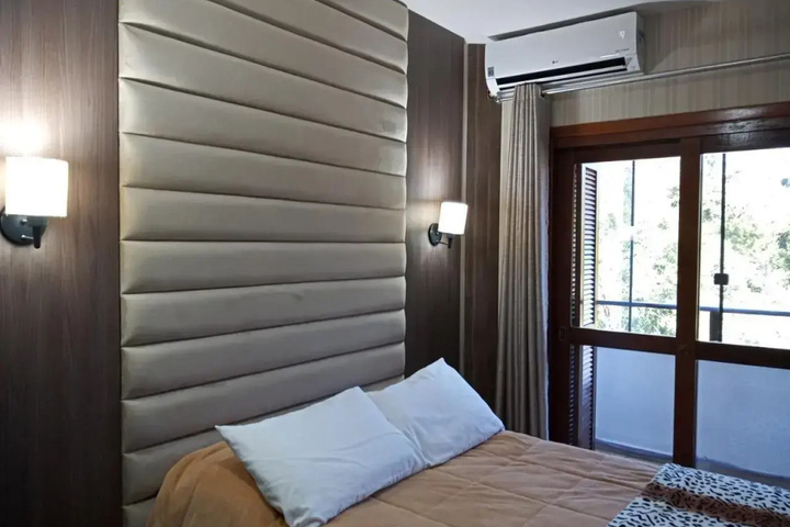 Room 5 of 16
