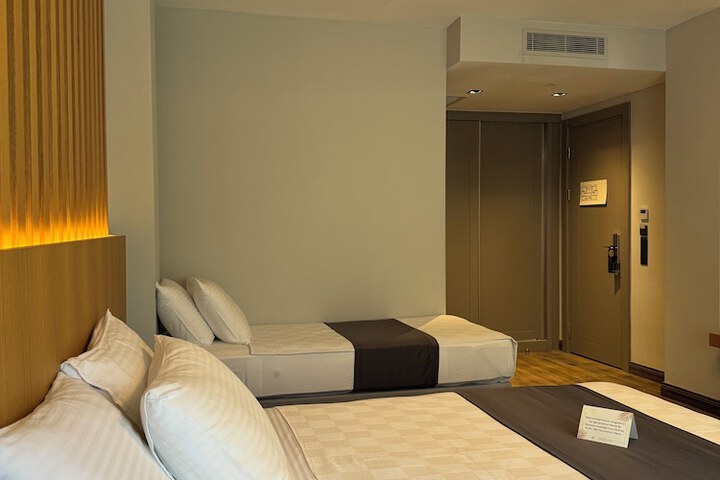 Room 27 of 74