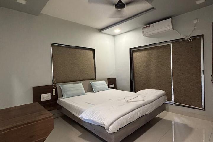 Room 5 of 17