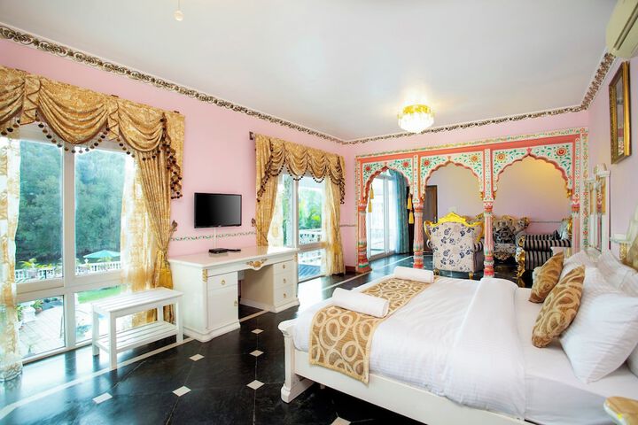 Room 15 of 64