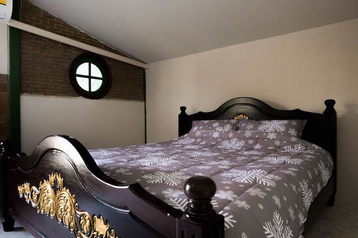Room 8 of 35