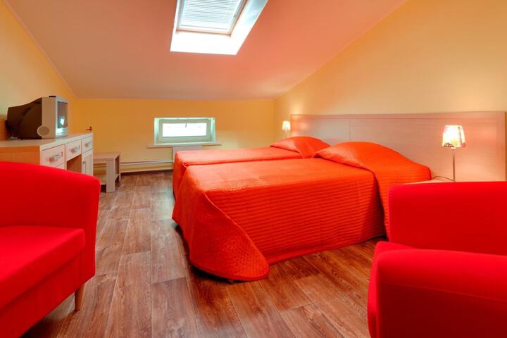 Room 14 of 34