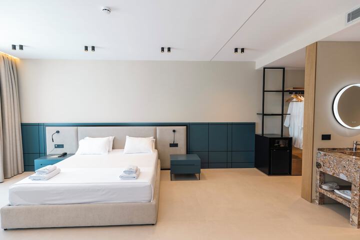 Room 3 of 62