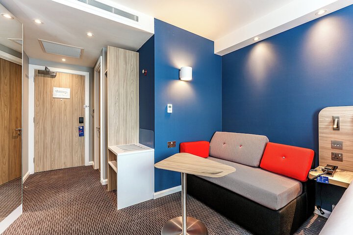 Room 11 of 31