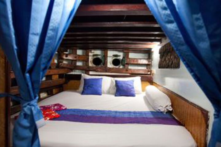 Room 7 of 11