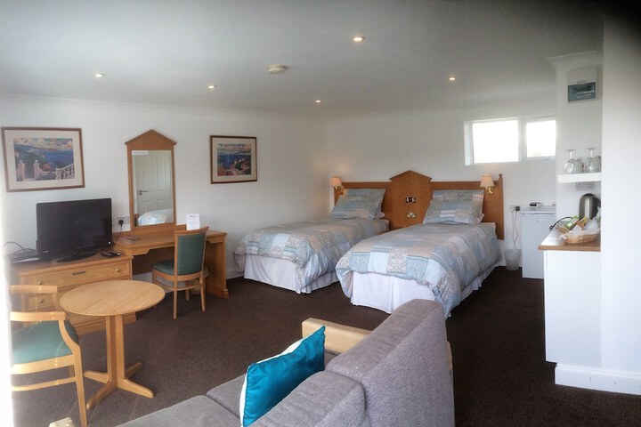 Room 2 of 25