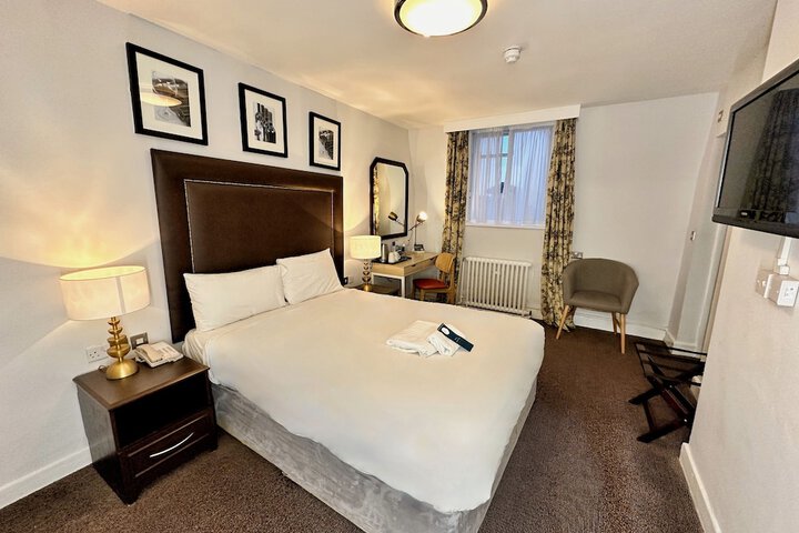 Room 7 of 63