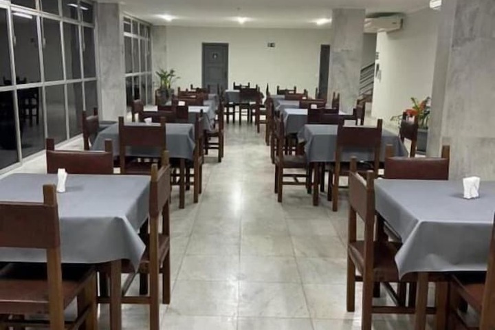 Dining 8 of 11
