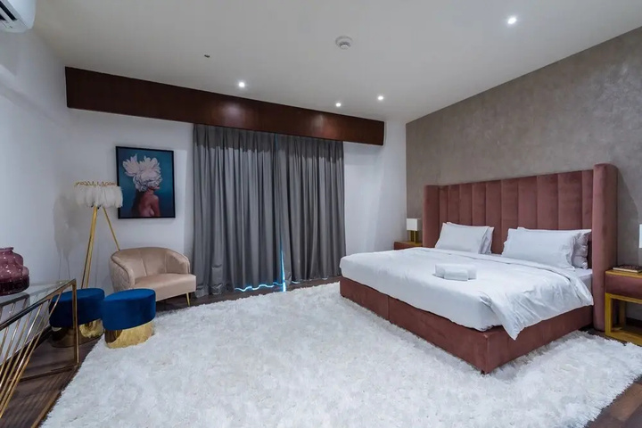 Room 4 of 23
