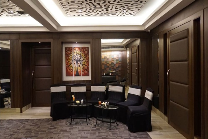 Ballroom/Hall 77 of 95