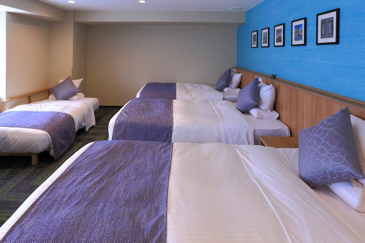 Room 17 of 38
