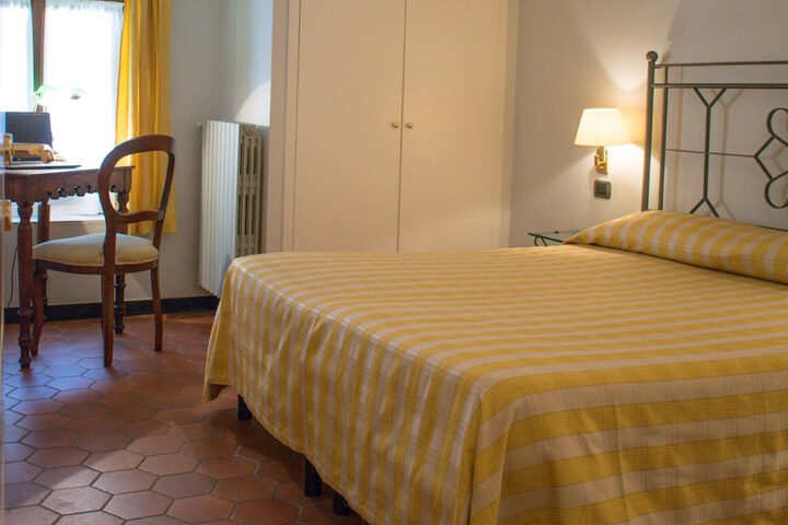Room 2 of 18