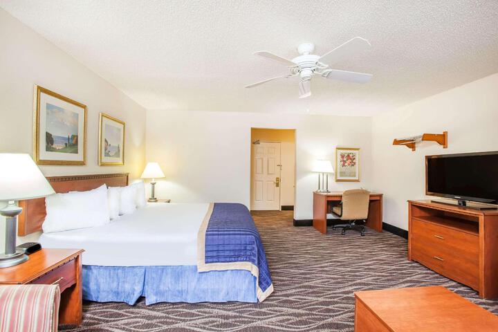 1 Queen Bed Mobility Accessible (4 of 8)