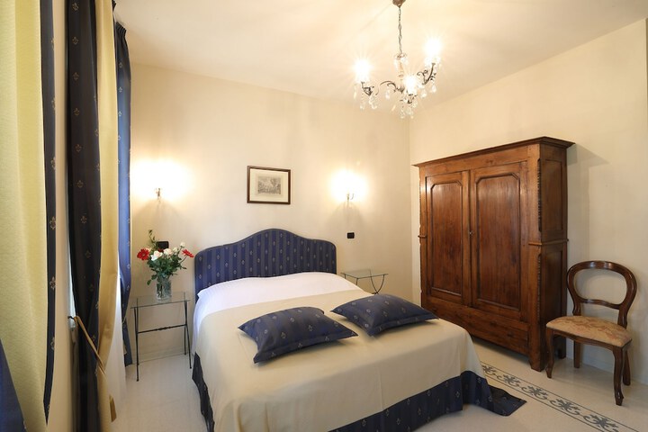 Room 4 of 44