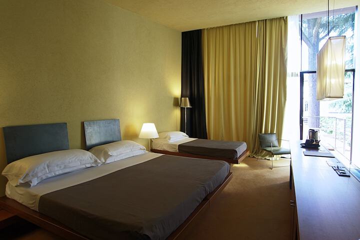 Room 8 of 32