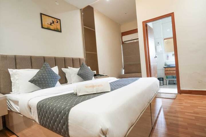 Room 7 of 13