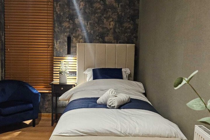Room 14 of 33