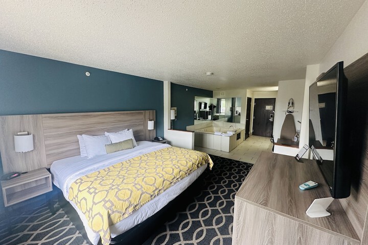 1 King Bed Mobility Accessible (20 of 29)
