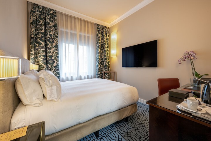 Room 12 of 42