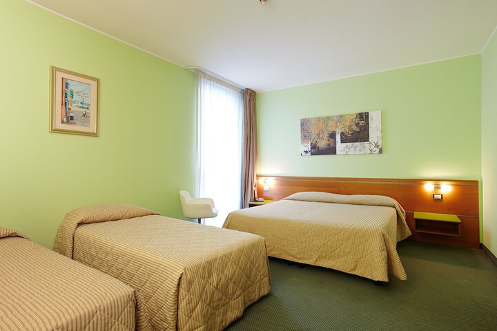 Room 6 of 42