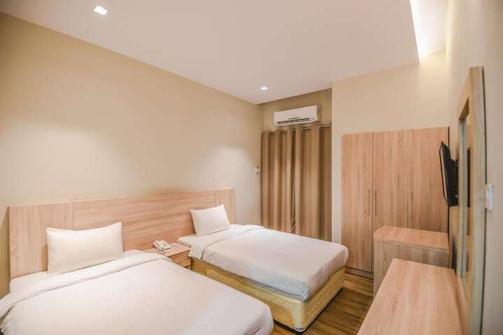 Room 14 of 32